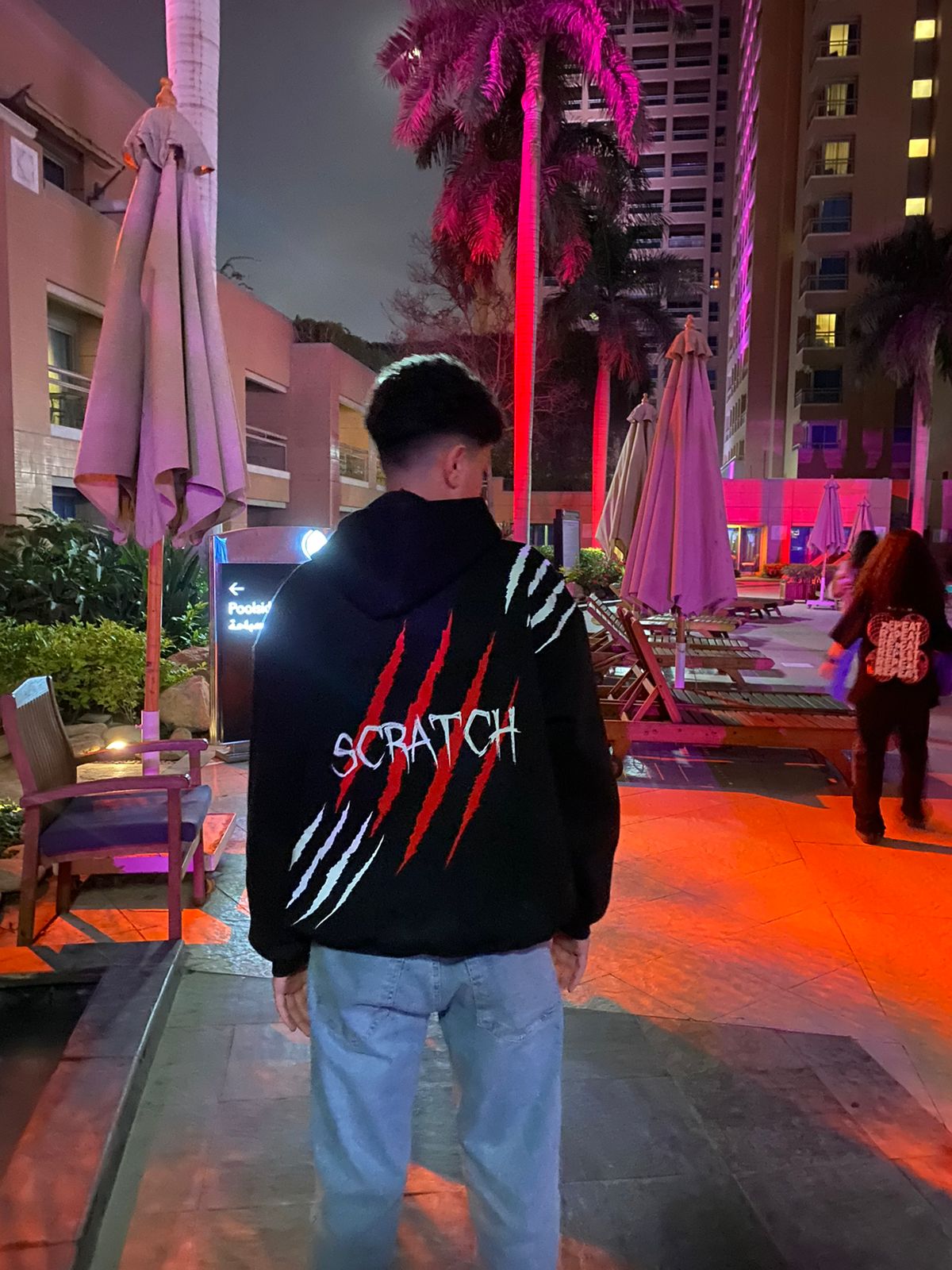 scratch og hoodie in black